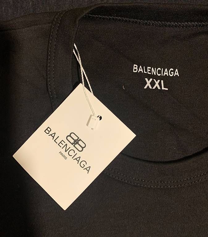 T-shirt: Balenciaga / T-Shirt – Nuovo e nell'imballaggio originale da Bern venduto da Nici2210 1