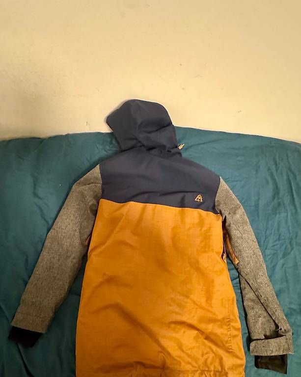 Jacken: Beach&Mountain Ski-/Snowboardjacke – Gebraucht aus Zürich von leo_25ss 2