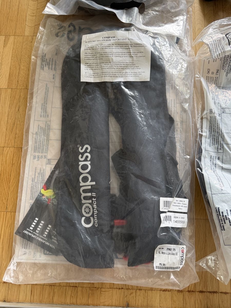 Giubbotti di salvataggio: 4 Compass 165N Rettungsweste Automatic Harness neu – Nuovo e nell'imballaggio originale da Küsnacht ZH venduto da inaZH