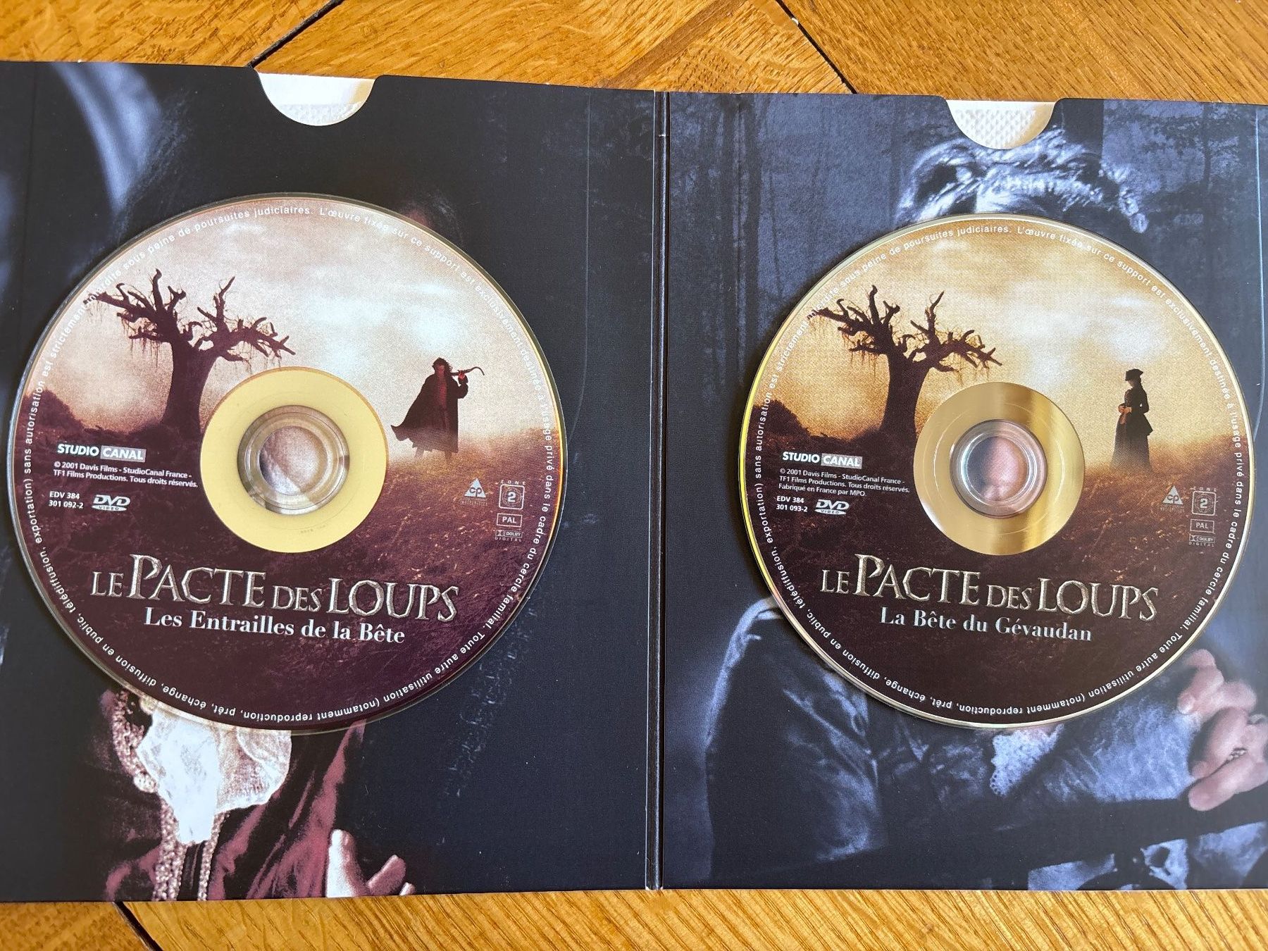 Tutti i DVDs: Le Pacte des Loups Édition Collector DVD – Usato da Genève venduto da Buens4 6