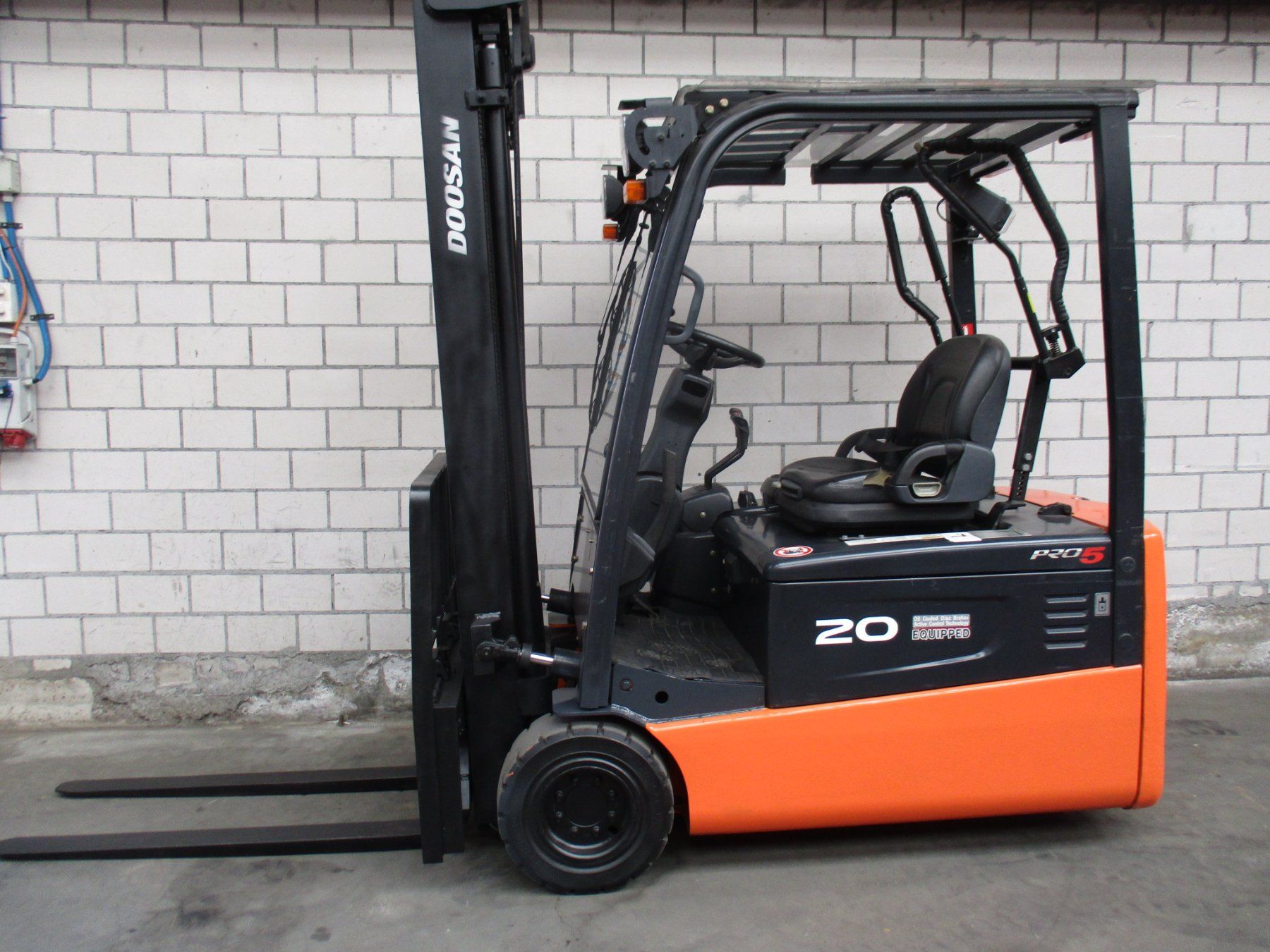 Carrelli elevatori e a forche: STAPLER  DOOSAN B20T  ELEKTRO GABELSTAPLER mit 1630 stunden – Usato da Seon venduto da zomahandel