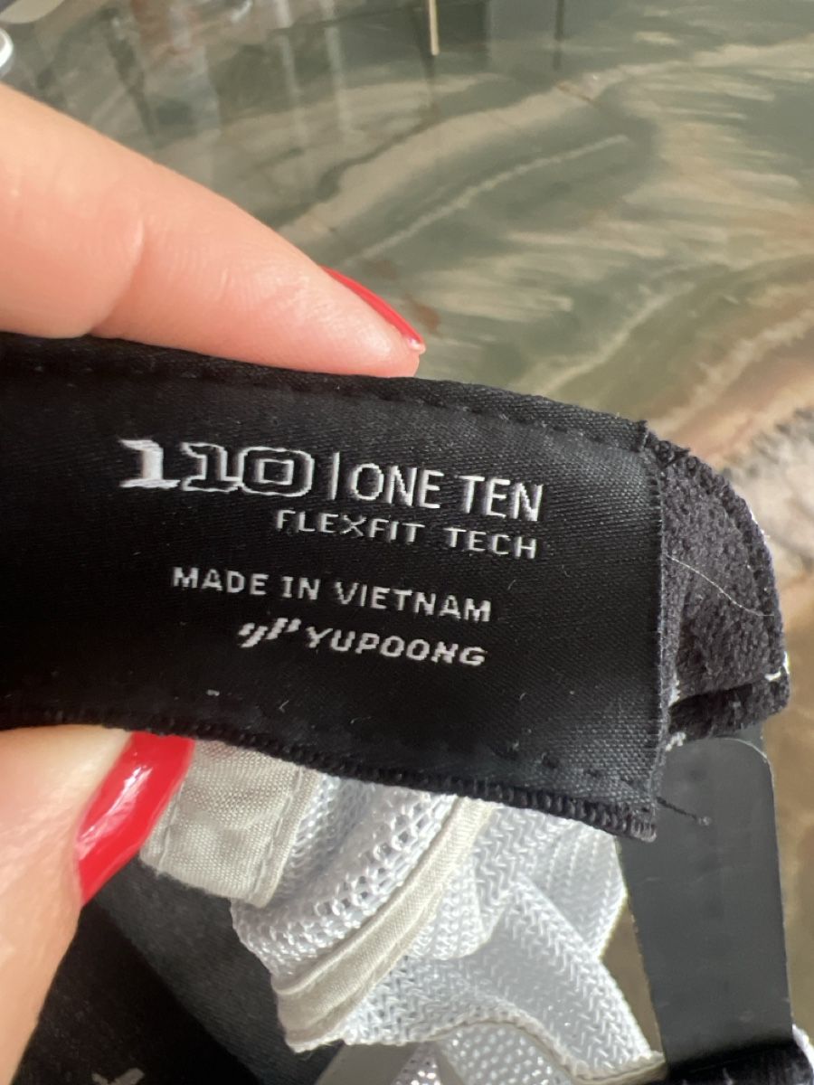 Autres vêtements & accessoires: Cap Trucker 110 Flexfit FIRE+ICE Black/White Mesh Size 8 – D'occasion à Oberägeri par rus_7vhx 3