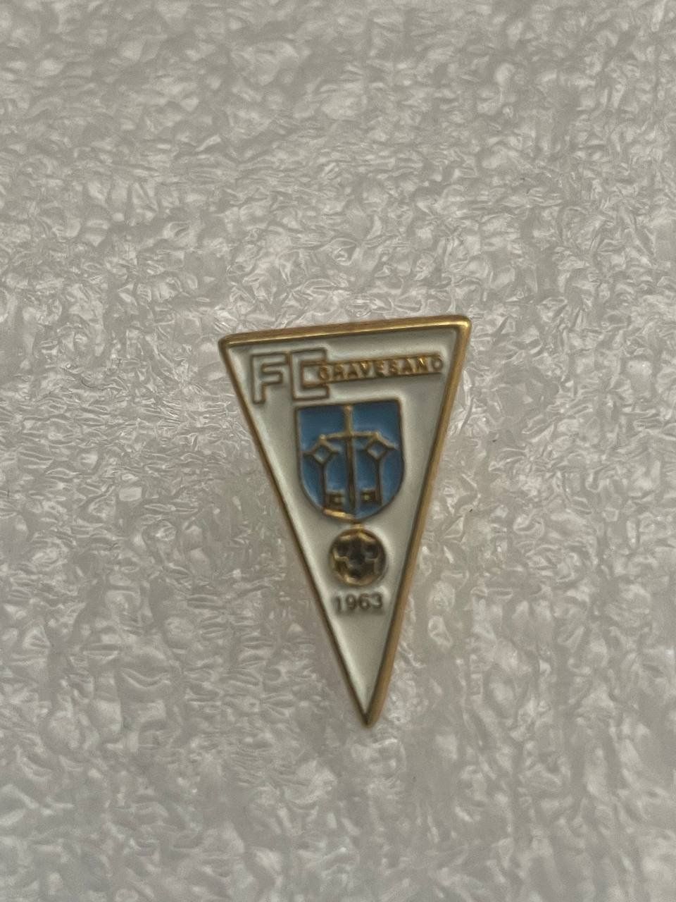Placchette & Badge: 205. Pin - FC Gravesano – Usato da Luzern venduto da Irek