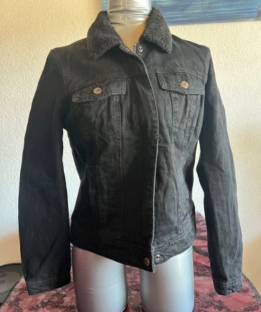 Veste en jean noir, doublure tartan. marque Pimkie. Taille M