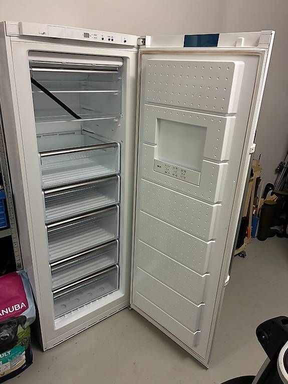 Bosch Congelatori: Bosch Gefrierschrank / Freezer – Difettoso da Aeugst am Albis venduto da ant_bbp2 1