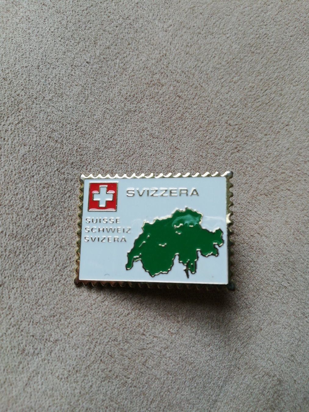 Plaketten & Abzeichen: Pin Briefmarke Schweiz – Gebraucht aus Büttikon AG von Amineah
