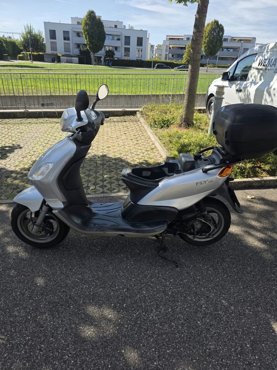 Piaggio Scooters: PIAGGIO FLY 125 CC – Defekt aus Winterthur von Fabio_46 4