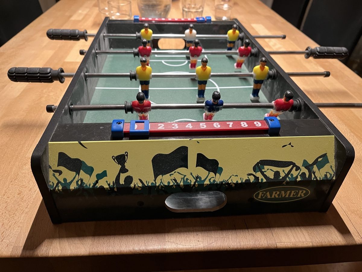 Spiele: Mini Töggelikasten / Tischkicker – Gebraucht aus Oberdorf SO von  1