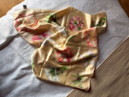 Fabric Frontline 100% Silk Big Scarf