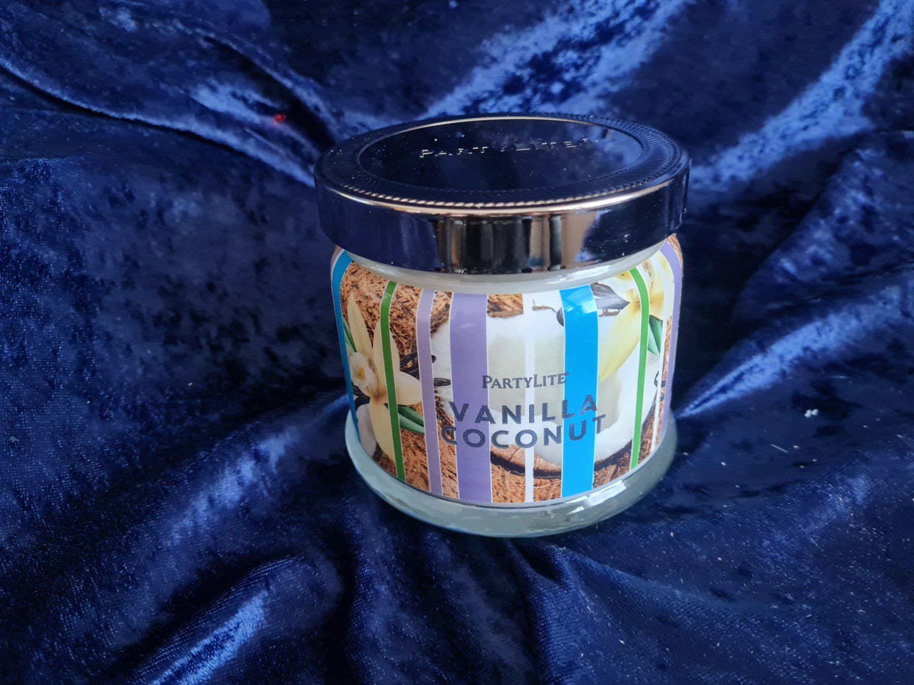 Partylite Candele: PartyLite - 3-Docht-Glas Vanille Kokosnuss – Nuovo e nell'imballaggio originale da Othmarsingen venduto da Kleibai 1