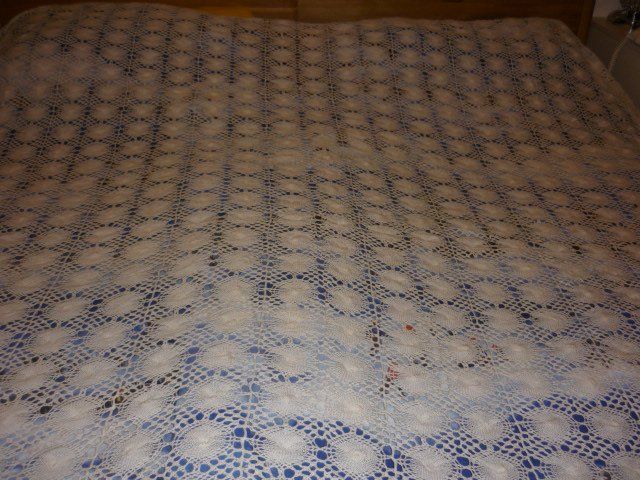 Coperte: TISCHDECKE ODER BETTDECKE  HANDARBEIT 2,45X2,45  NEU – Nuovo (secondo la descrizione) da St.Gallen venduto da Anso 1