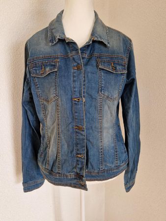 Gut erhaltene Jeans Jacke von Cheer, Gr. 40