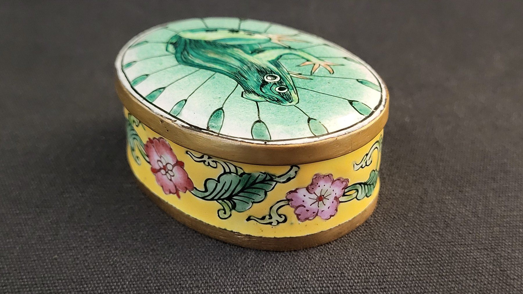 Figuren: Emaille-Dösli mit Frosch-Motiv – Gebraucht aus Basel von spinne02 4