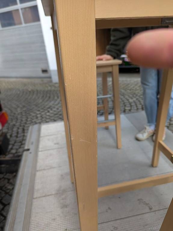 Set di tavolo e panche: IKEA Bartisch mit 2 Barhockern (Massivholz, hell) – Usato da Sissach venduto da nba_d6kh 3