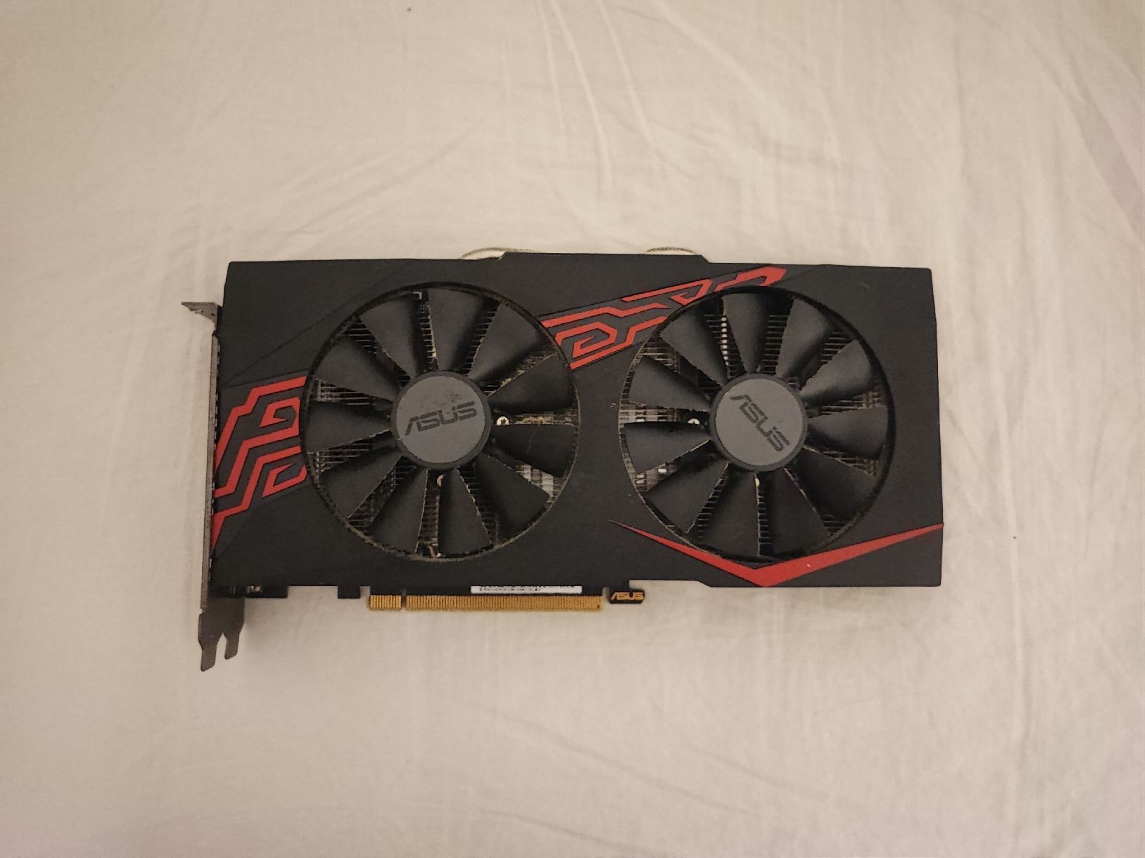 Amd Cartes graphiques: RX 570 4GB – D'occasion à Fribourg par Bastien_Akku-rep