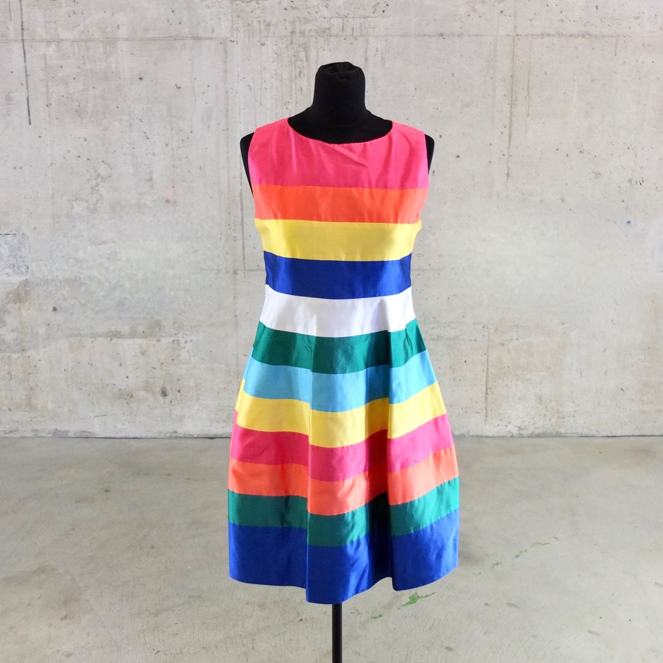 Kleider: Farbenfrohes Seiden-/Satin-Ensemble, Silvia Bessenich, Basel – Gebraucht aus Basel von Brocki-auf-dem-Wolf 7