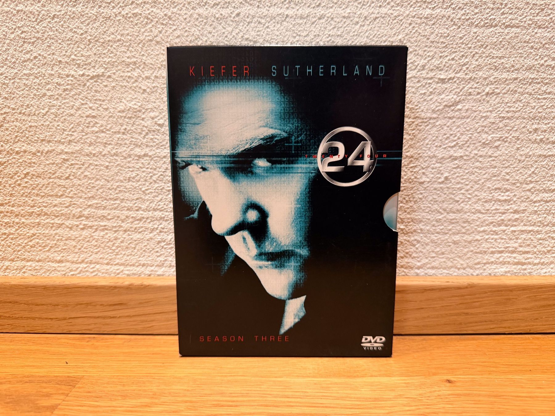 Tutti i DVDs: 24: Twenty Four Staffel 3 (DVD) – Usato da Reinach BL venduto da Graphix