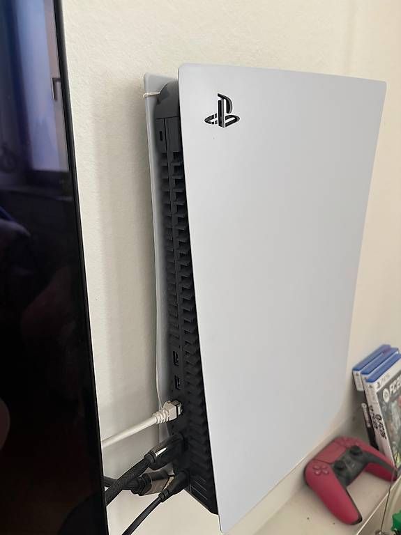 Consoles: Playstation 5 Disc Version mit 3 Controller – D'occasion à Basel par Springeli