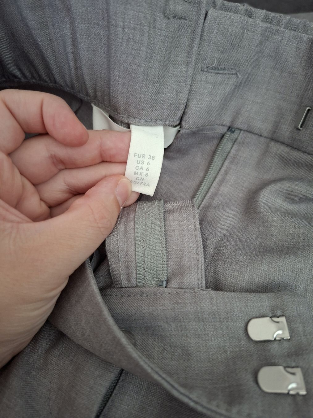 H&M Pantaloni: Hosen Damen grau Grösse 38 – Nuovo e nell'imballaggio originale da Winterthur venduto da Ausmisten2026 1