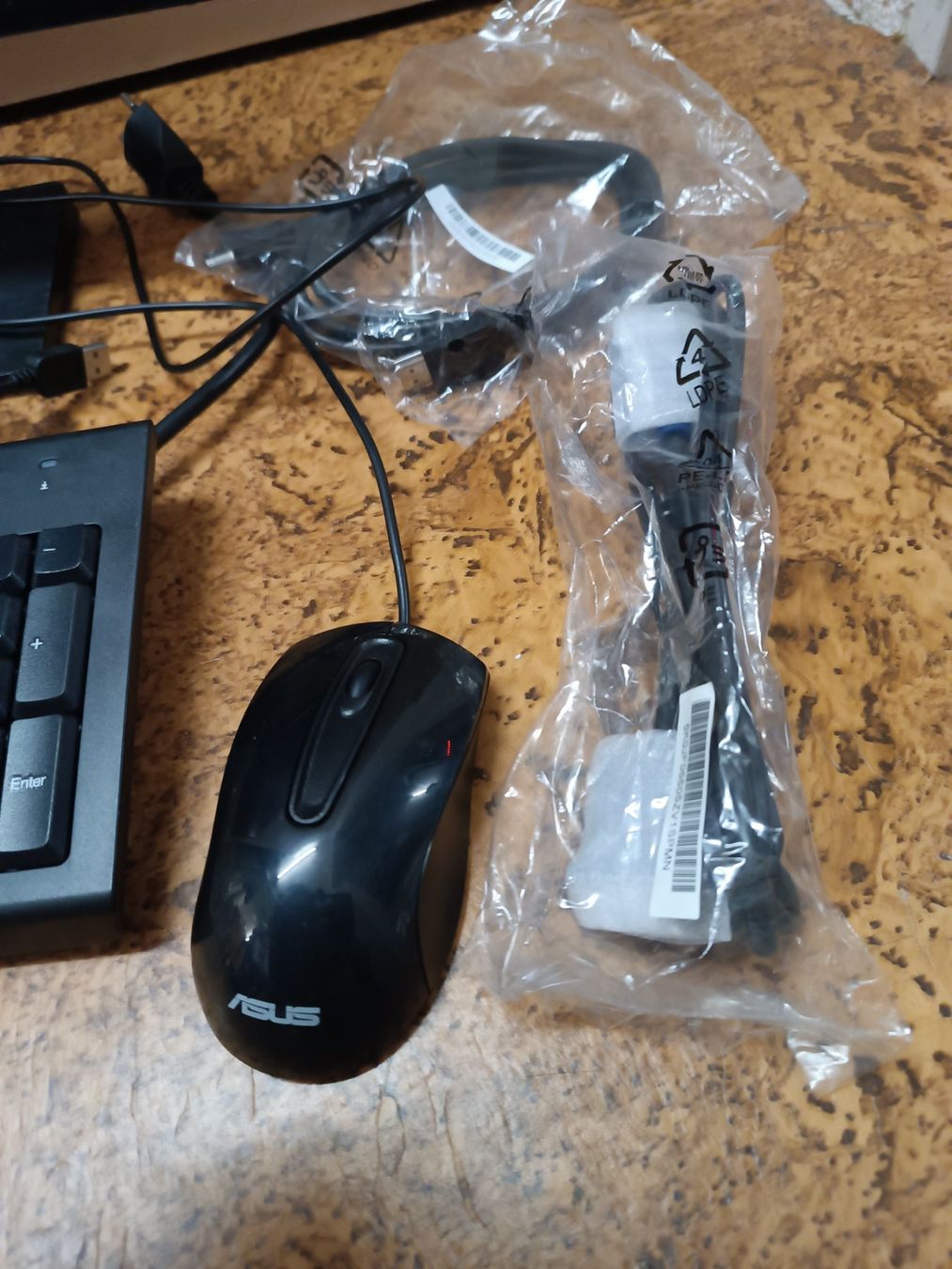 BenQ Monitore: Monitor, Tastatur und Maus Set – Gebraucht aus Obfelden von  2