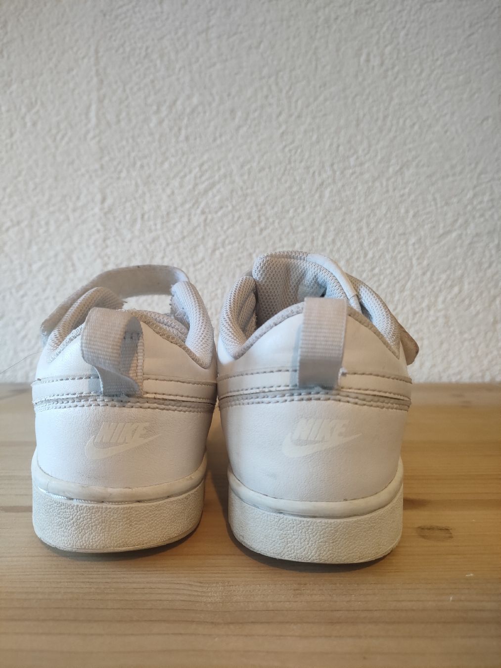 Nike Schuhe für Jungen: Nike Sneaker weiss Grösse 35 – Gebraucht aus Speicher von Indigoblau_3 2