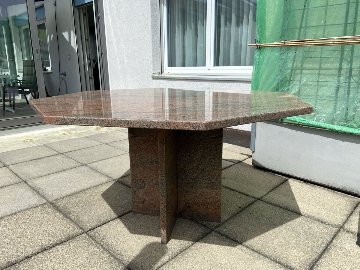 Tavoli: Robuster Granit Gartentisch, achteckig - Top Zustand! – Usato da Rothenthurm venduto da dr.ger.umpel 1