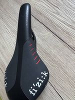 Rennrad / Gravel oder Bike Sattel fi'zi:k leicht