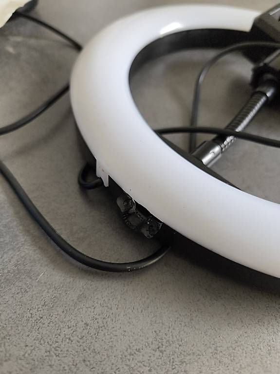 Halterungen: LED-Ringlicht mit Smartphone-Halterung. – Gebraucht aus Buckten von ari_7vt7 1