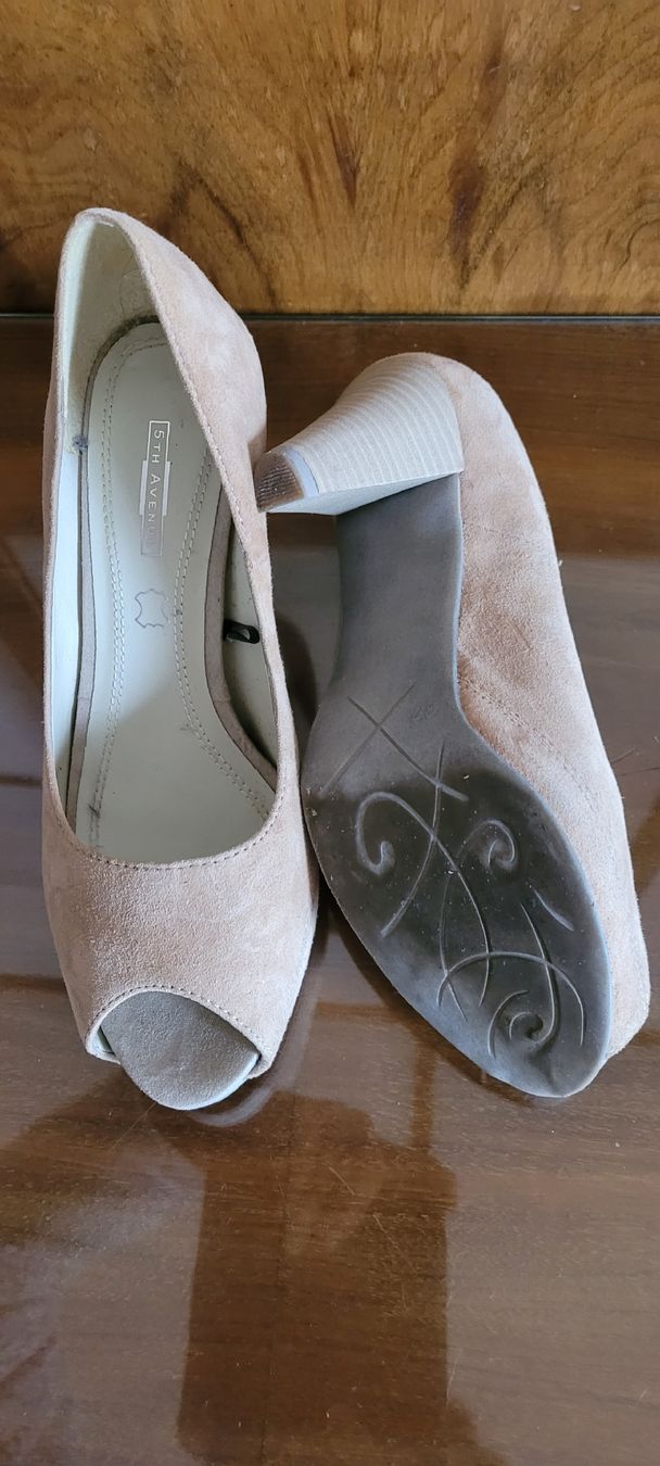Scarpe da donna: Pupmsin beige – Usato da Bassecourt venduto da Niame 1