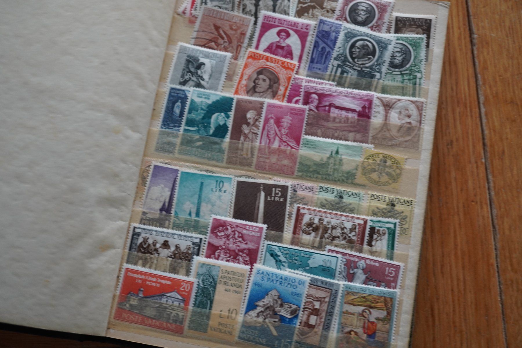 Tutti i francobolli: Briefmarken Sammlung  Grünes Buch International – Usato da Eschenbach SG venduto da craniums 1