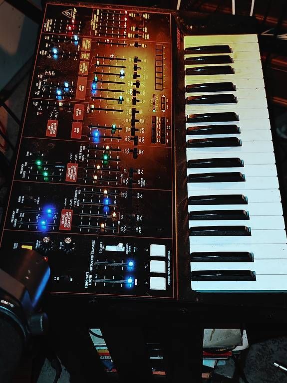 Strumenti musicali: Behringer Odyssey  – Usato da Bern venduto da peter.blackswan 1