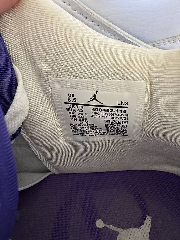 Chaussures hommes: JORDAN 4 RETRO WHITE PURPLE GRÖSSE 42 – D'occasion à Zürich par ind_5xp7 4