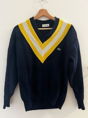 Pull Lacoste 100% laine bleu marine col V, taille 36