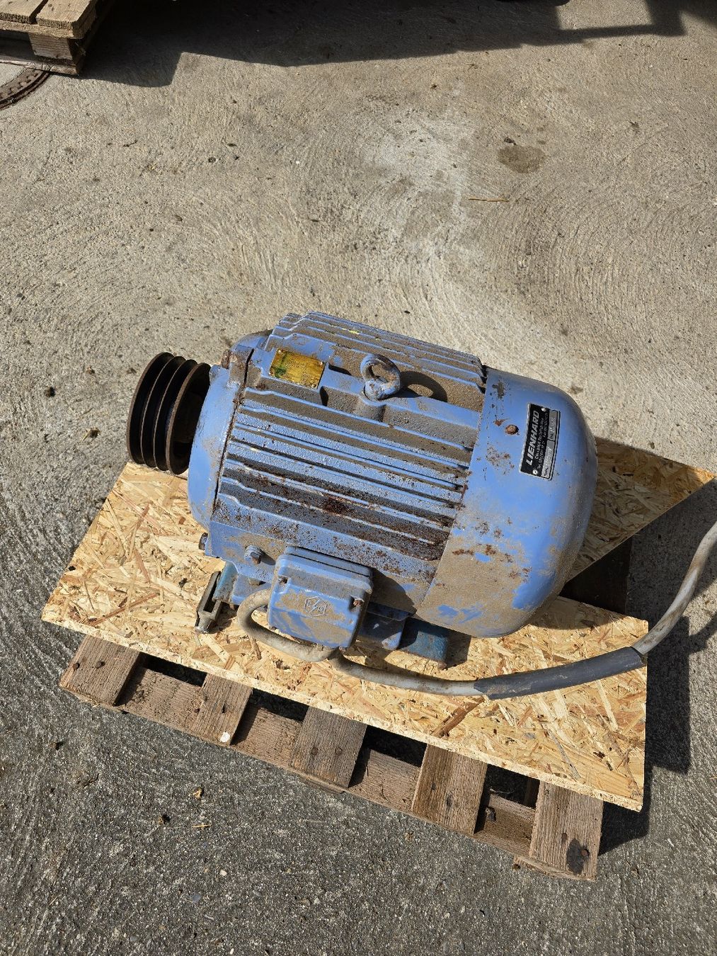 Moteurs: 25 PS Elektromotor – D'occasion à Mettmenstetten par humoer