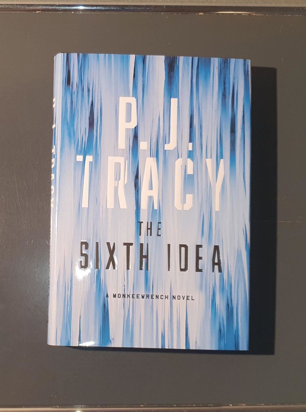 Libri: The Sixth Idea von P.J. Tracy – Usato da Dübendorf venduto da Povo 1