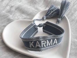 Bracelet en tissu "Karma", très sympa pour l'été
