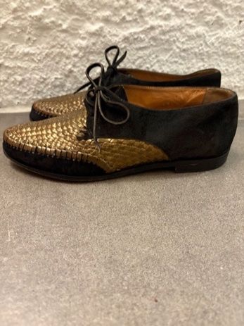 Damenschuhe: Chaussures vintage dorées et noires – Gebraucht aus Lausanne von milou201619 1