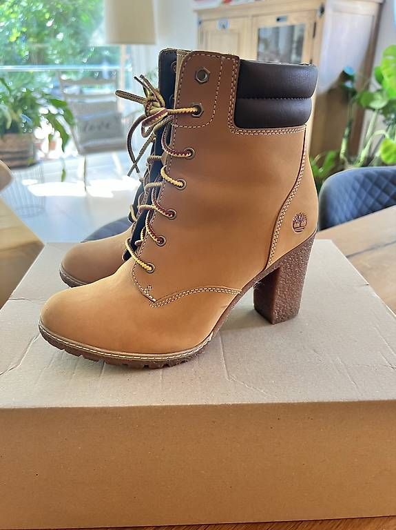 Scarpe da donna: Vendo scarpe  – Usato da Losone venduto da ema_2fpw 1