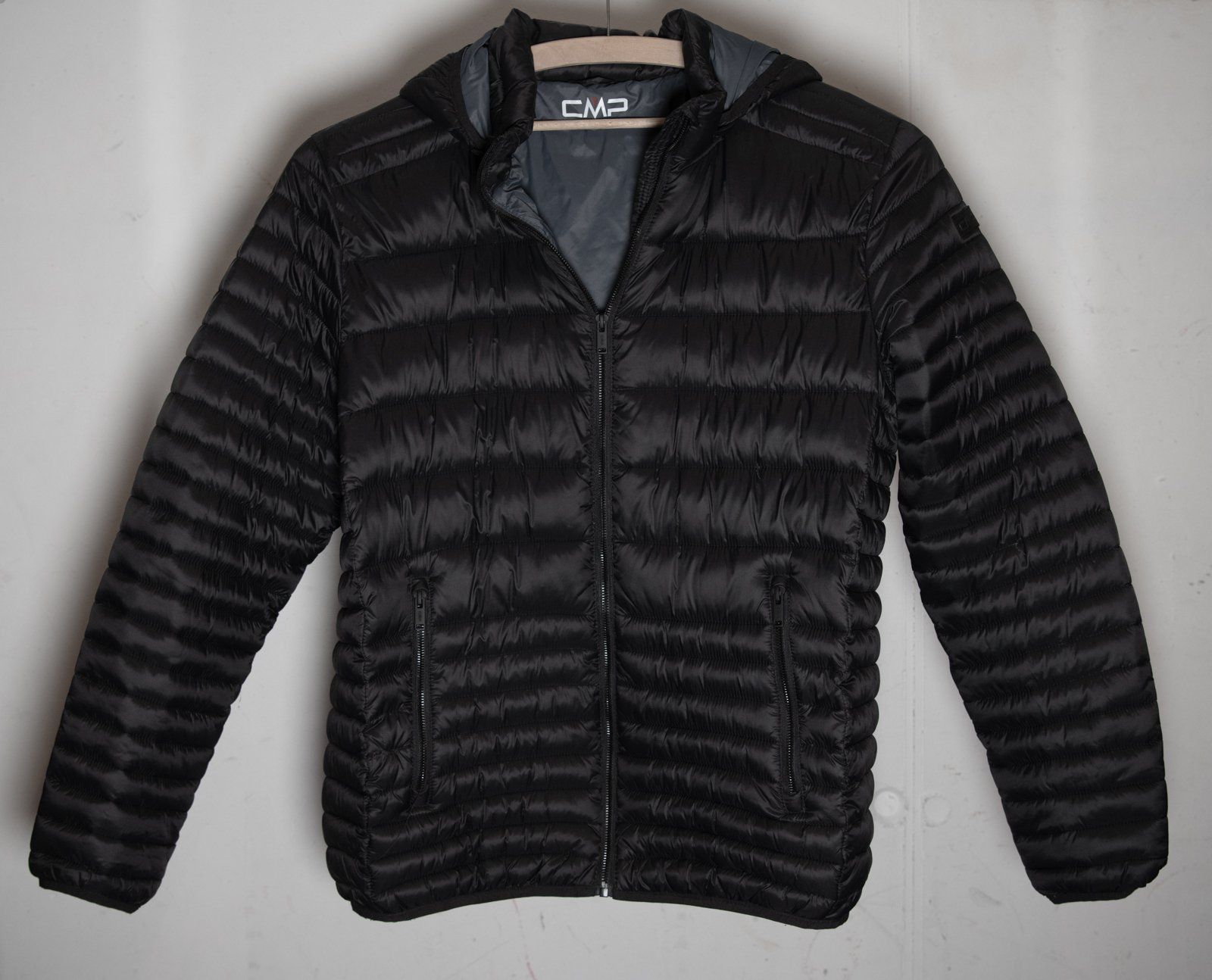 CMP Jacken: CMP Frühling/Herbst-Jacke schwarz/grau – Gebraucht aus Münsingen von seedee701