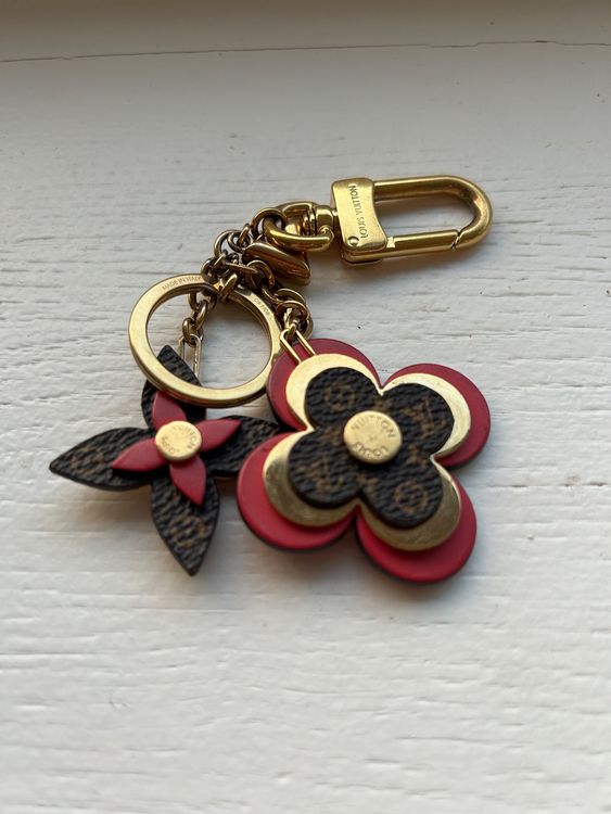 Louis Vuitton Blooming Flowers Bag Charm And Key Holder (M63084) in 2023