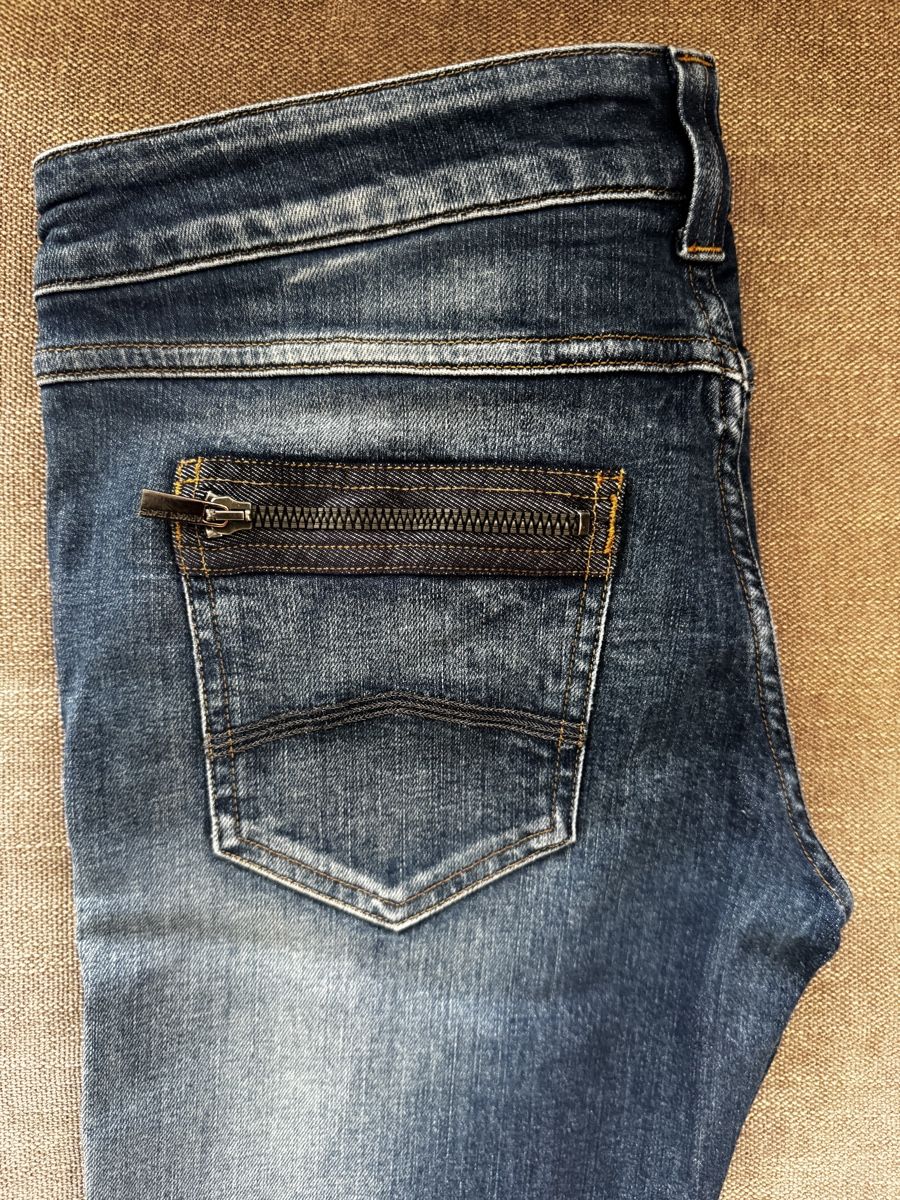 Armani Jeans: Original Armani Jeans: Classic Blue Denim, Size 29 – Nuovo (secondo la descrizione) da Wallisellen venduto da Corinne.- 5