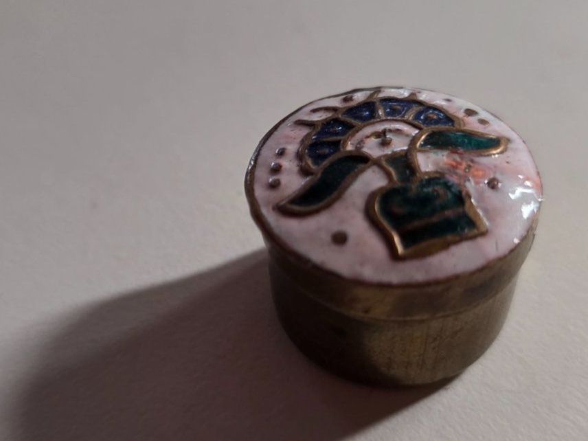 AluBox Autres soins & cosmétiques: Miniatur Blech Pillen Dösli Dose 2,5 x 2 cm – D'occasion à Walterswil BE par Lonitti