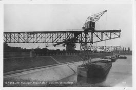 Kleinhüningen (BS) Rheinhafen mit grosser Krananlage