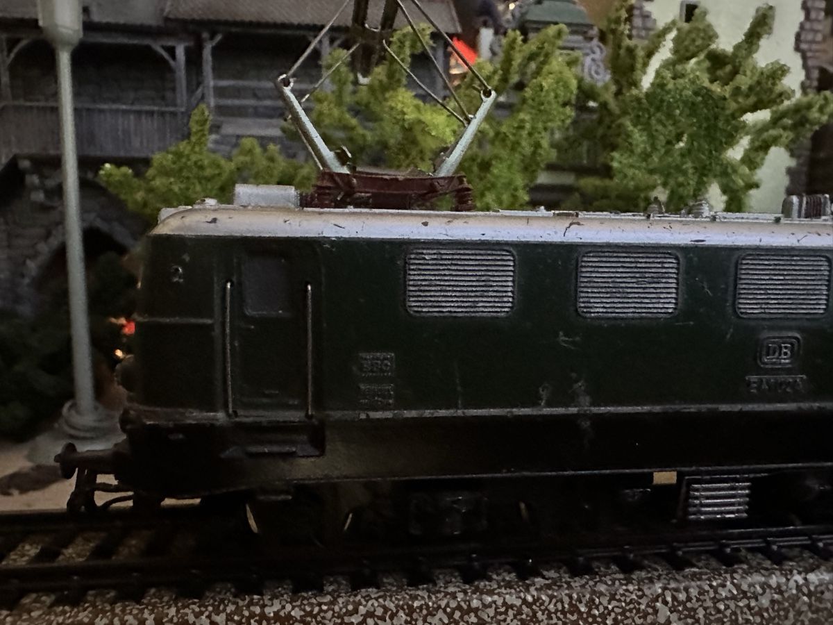 Märklin Modellini di ferrovie: Märklin 3037 DB BR 141 – Usato da Lupsingen venduto da New-Haven 1