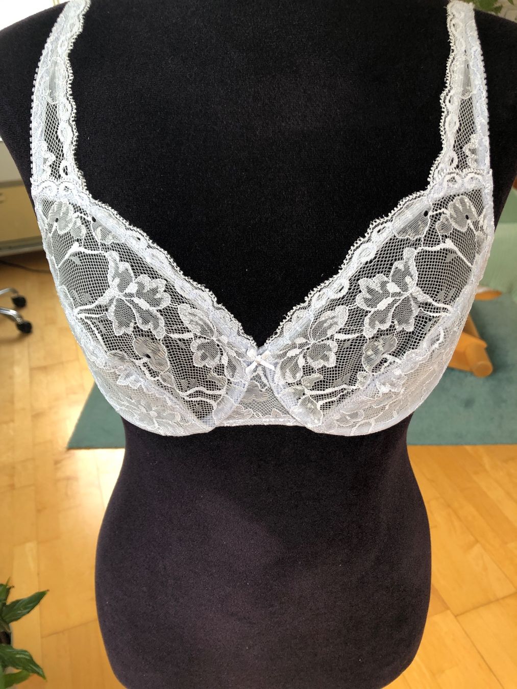 Beldona Altra biancheria intima: Schickes Spitzen-BH-Set in hellblau, Gr. 75C/38, – Usato da Arlesheim venduto da leyRum4.5 1