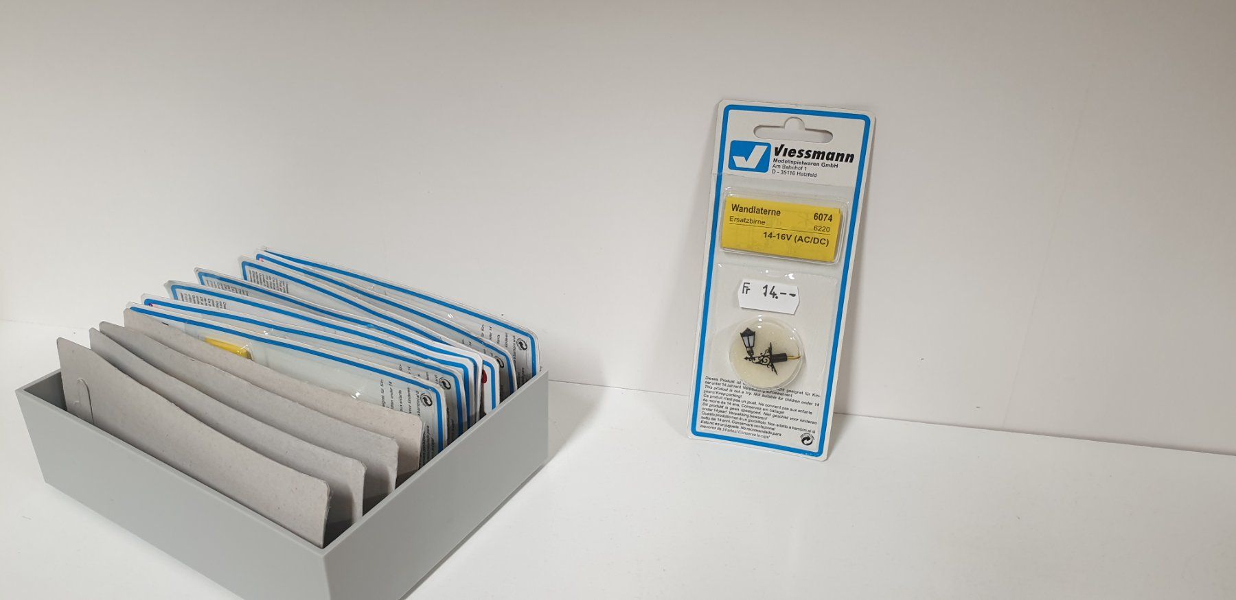 Viessmann Modellini di ferrovie: Viessmann Wandlaterne H0/AC-DC   6074 – Nuovo e nell'imballaggio originale da Neuenhof venduto da ludovicco 1