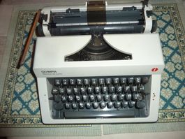 machine dactylographie OLYMPIA vintage made in royaume uni