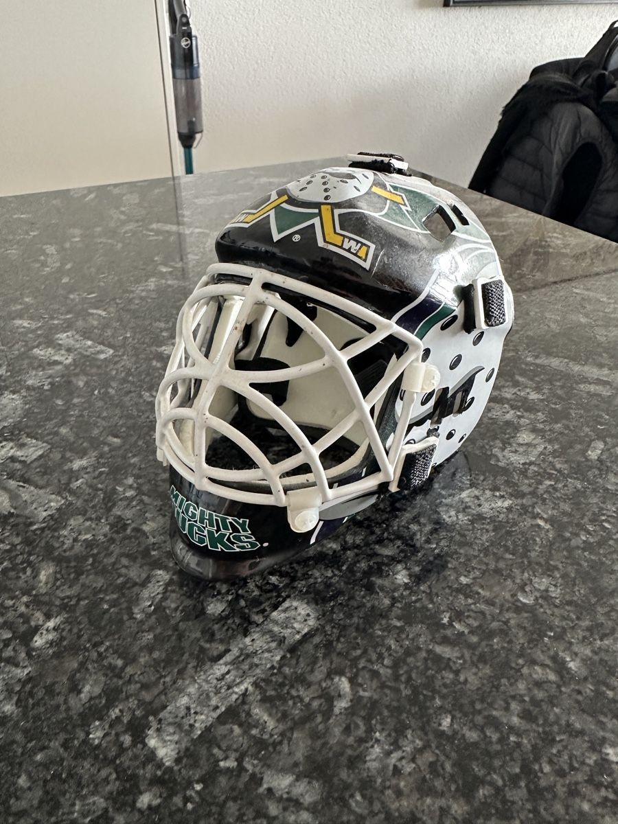 Masken: Mighty Ducks Mini Goalie Maske - Selten! – Gebraucht aus Meikirch von sjo1990