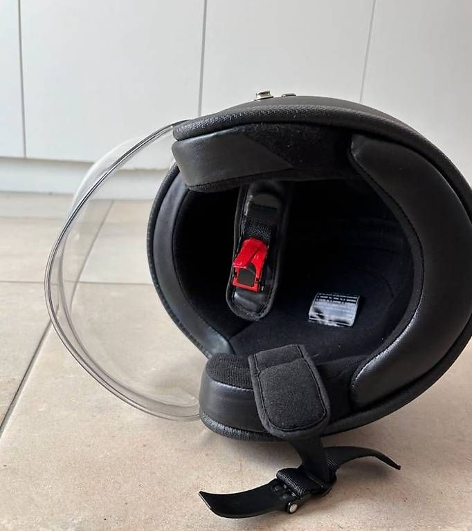 Caschi & visiere: Motorradhelm Pastello Gr.M – Usato da Bern venduto da timoosiegenthaler 3