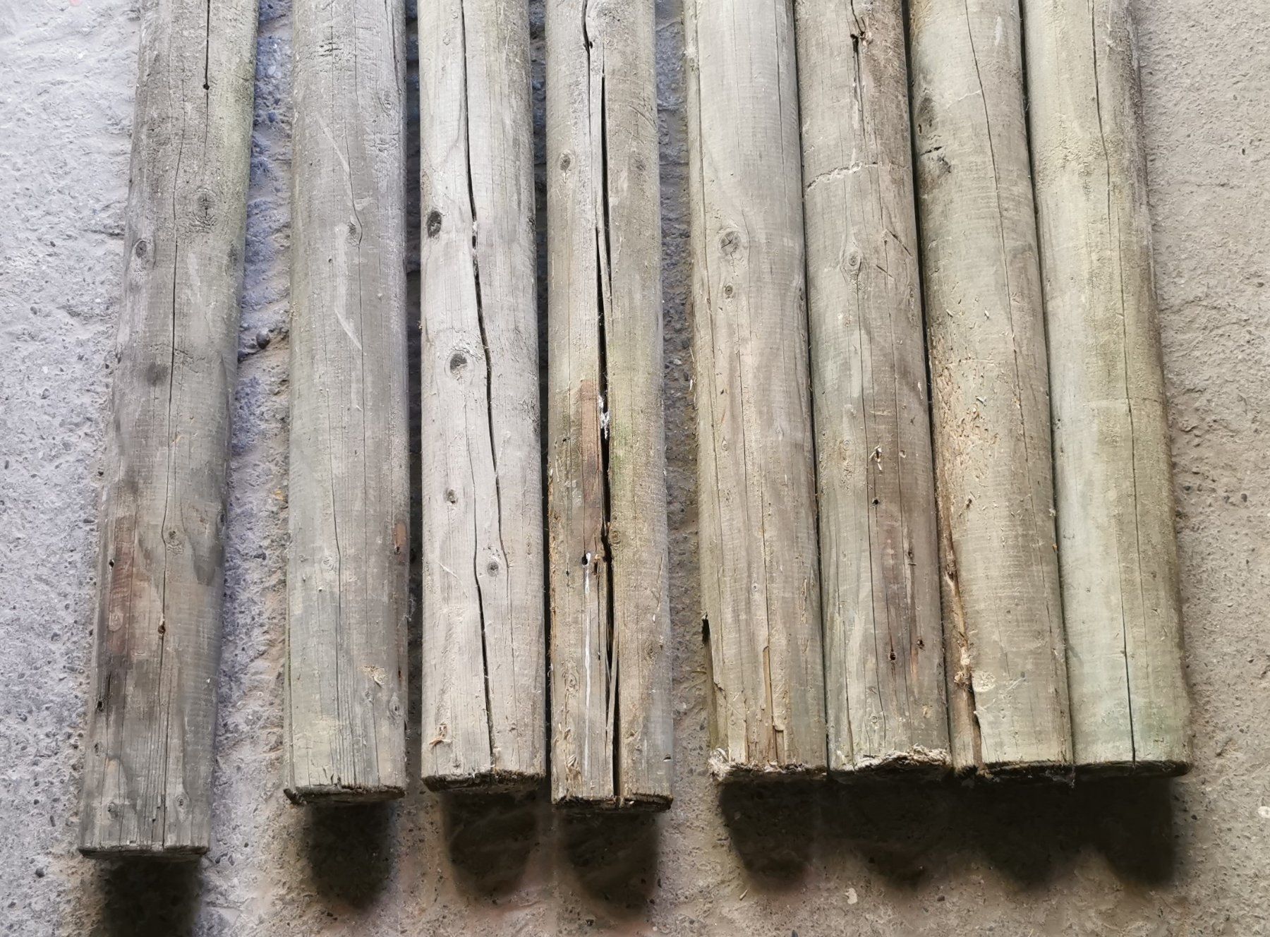 Articoli in legno: 8 Holzpfähle angespitzt rund gebraucht – Usato da Bremgarten b. Bern venduto da Vittorio0 1
